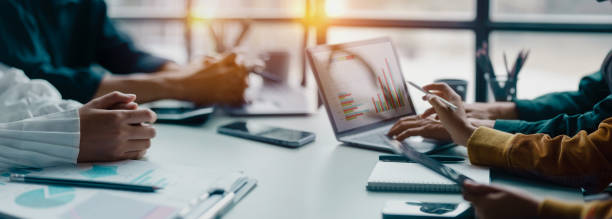 Le growth hacking repose sur l’expérimentation. En effet, les tests rapides permettent de limiter les risques. De plus,
