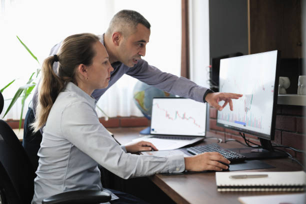 Le growth hacking repose sur une vision orientée vers l’expérimentation rapide. Ainsi, il s’appuie sur l’analyse précise